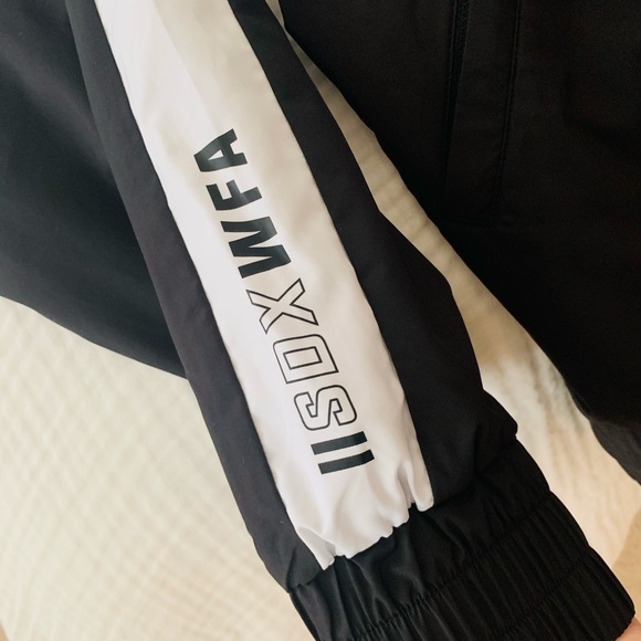 Limited Edition Sarah’s Day x WFA Windbreaker - Picture 7 of 10